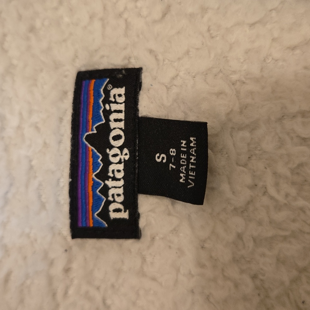 Patagonia Vest And Athleta Girl Leggings - Picture 3 of 5